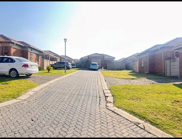 3 BEDROOM HOUSE FOR SALE IN THATCH HILL ESTATE